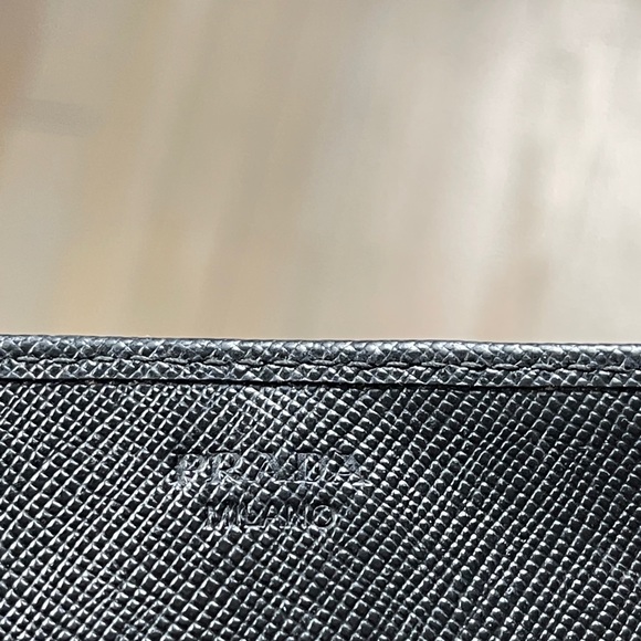 ❌SOLD❌Prada Saffiano crossbody wallet - Picture 4 of 13